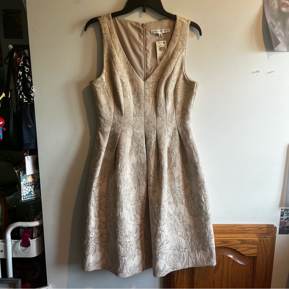 Trina Turk Dresses & Skirts - Trina Turk Beige Floral Mini Dress